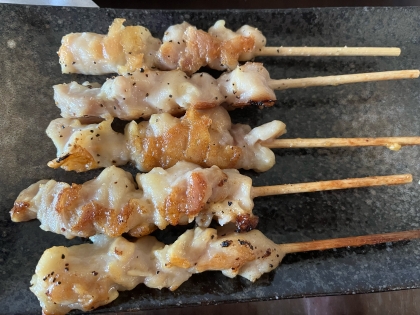 おうちで焼鳥♪鶏もも串（塩こしょう）