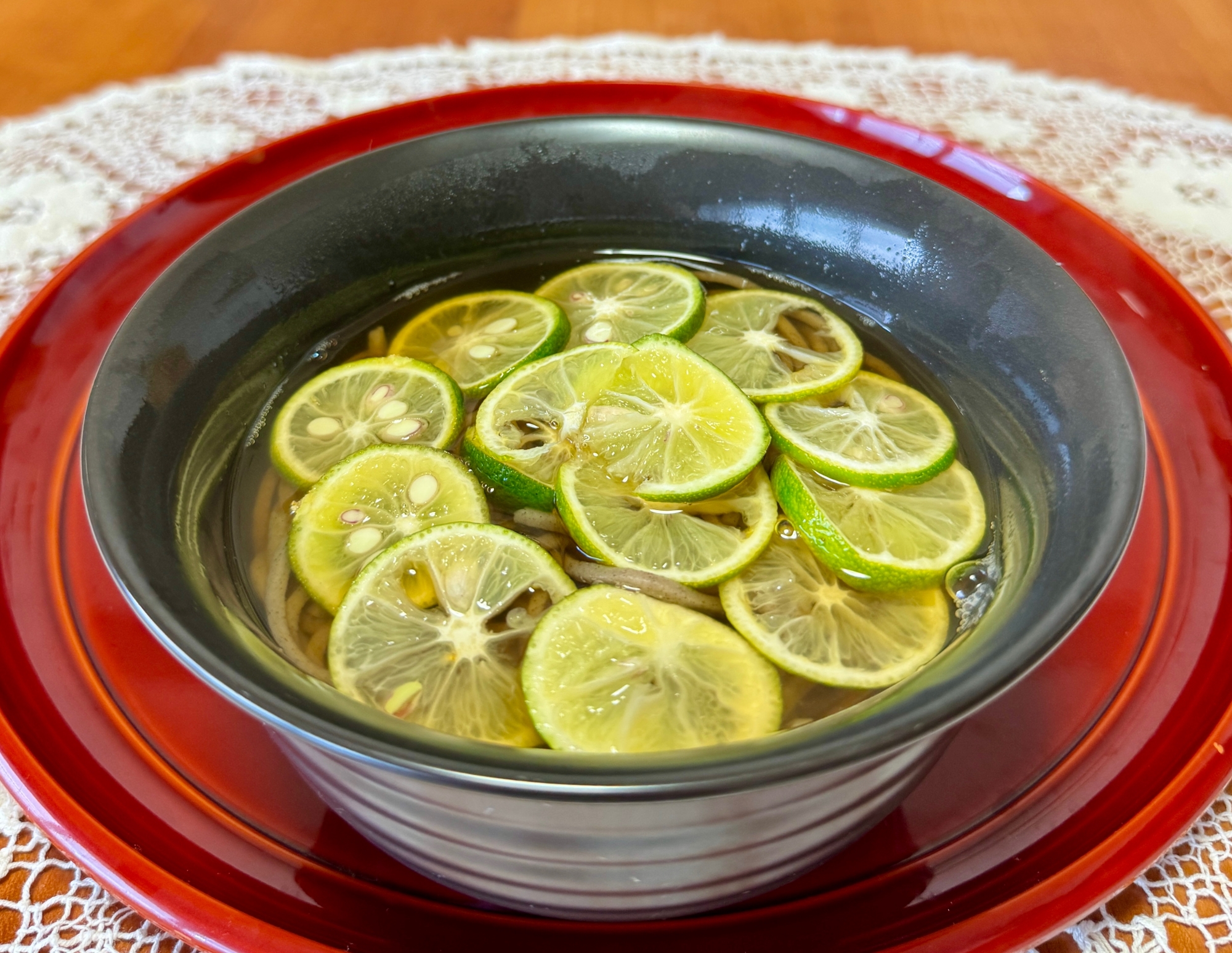 今日は温かい方でꈍ◡ꈍすっきり絶品の☆すだちそば