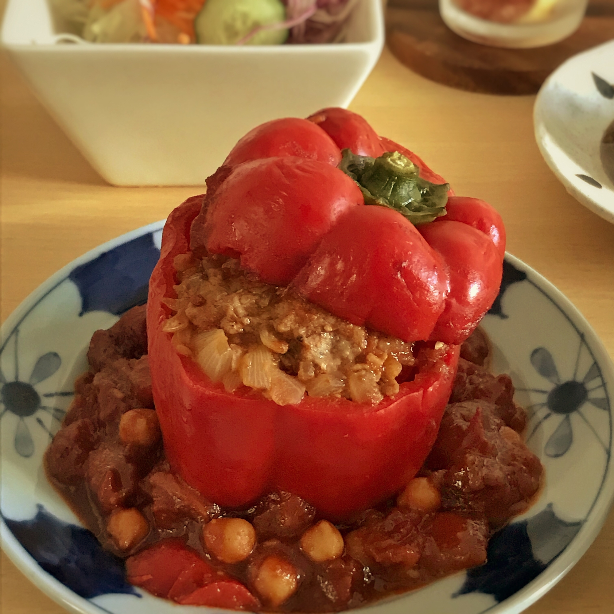 パプリカの肉詰めトマト煮