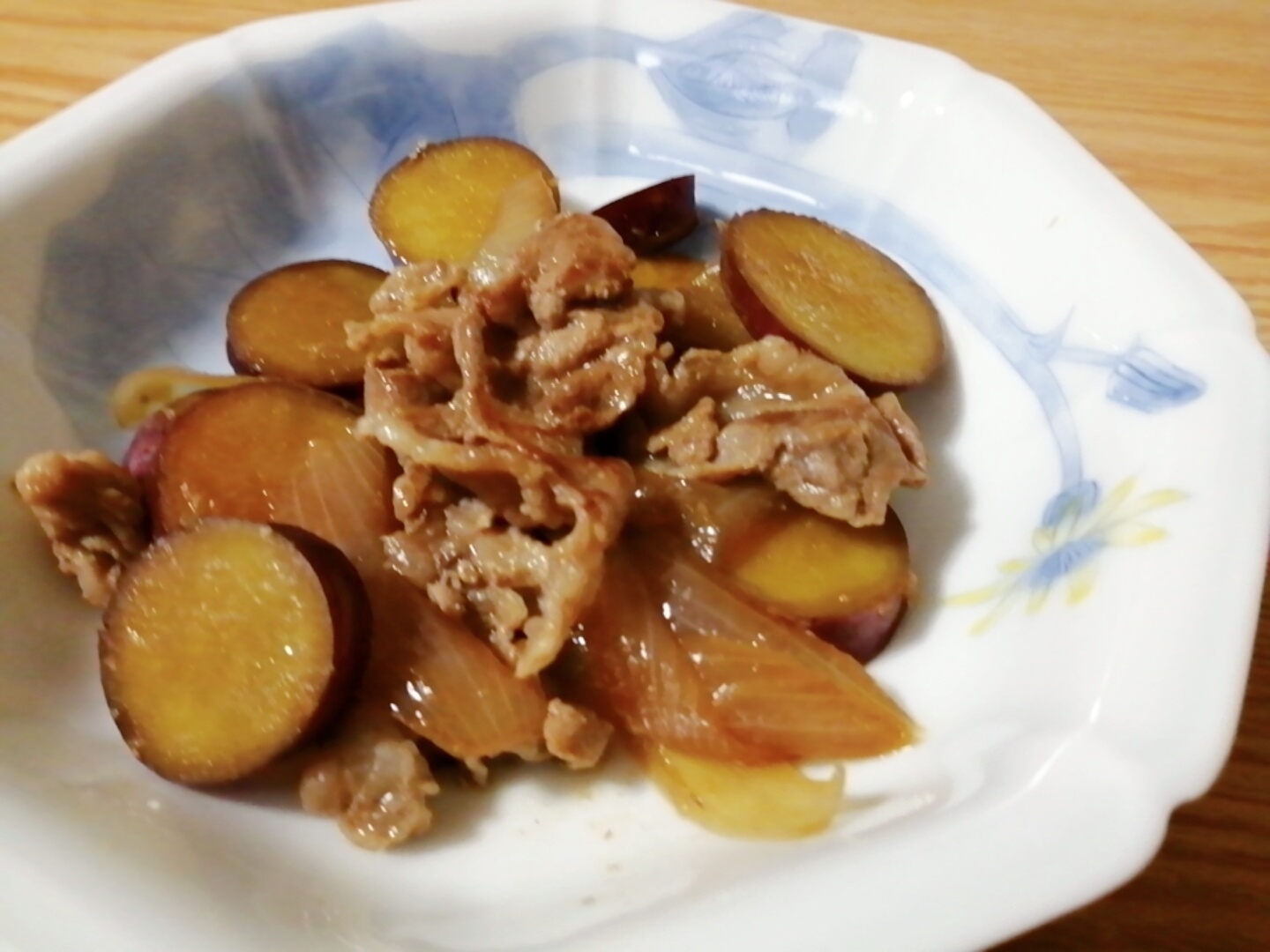 豚肉とさつまいもと玉ねぎの蒸し煮