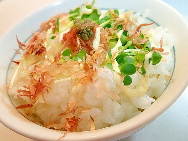 麺つゆ/マヨ/柚子胡椒で　かいわれと明太子のご飯