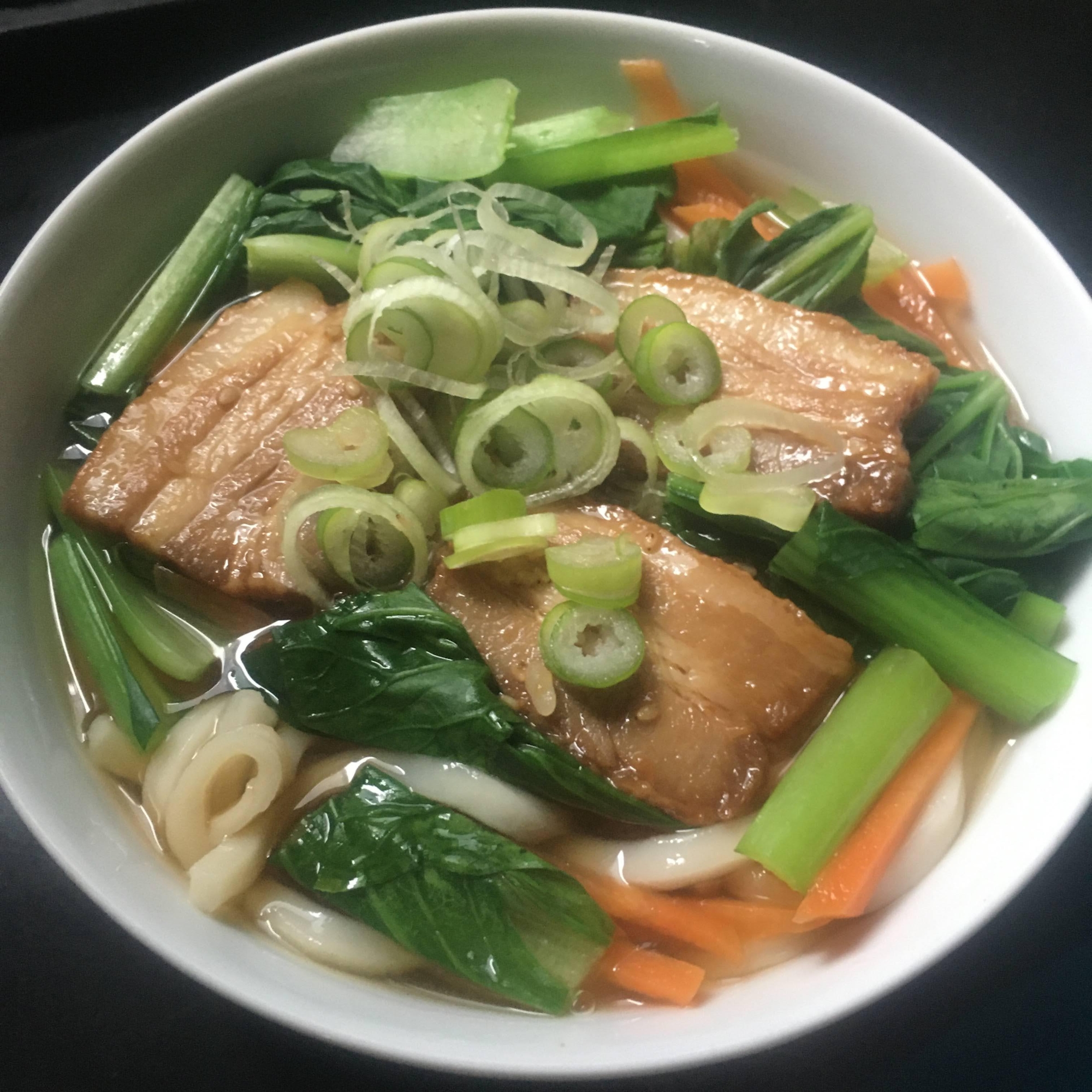 小松菜、にんじん、チャーシューうどん