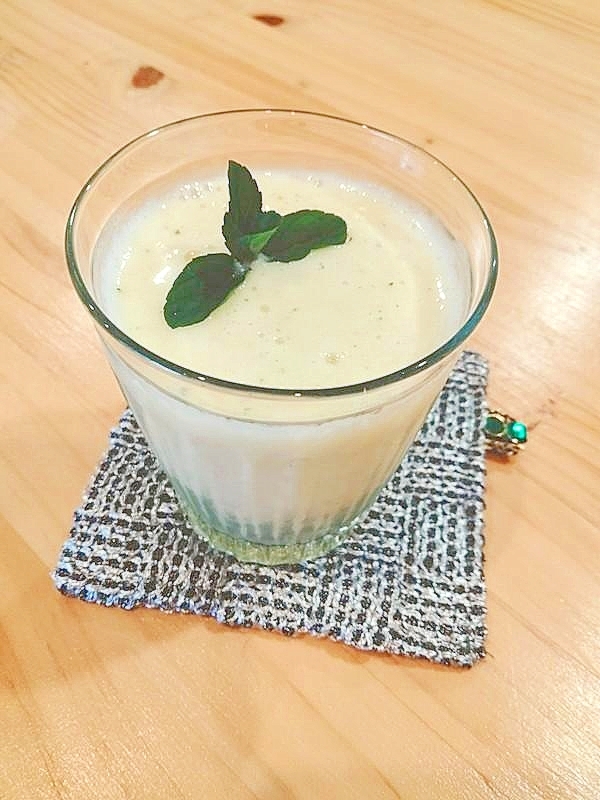 パイナップルとミントのラッシー