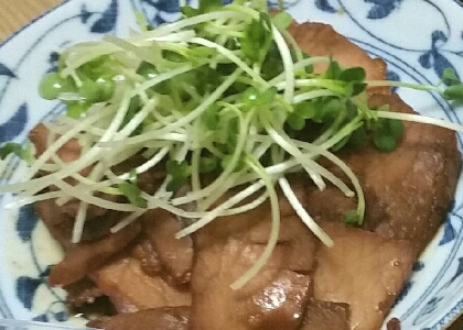 貝割れがジャマですが、市販の切り落としの焼豚にたれを絡めて食べました＾＾美味しかったです♪