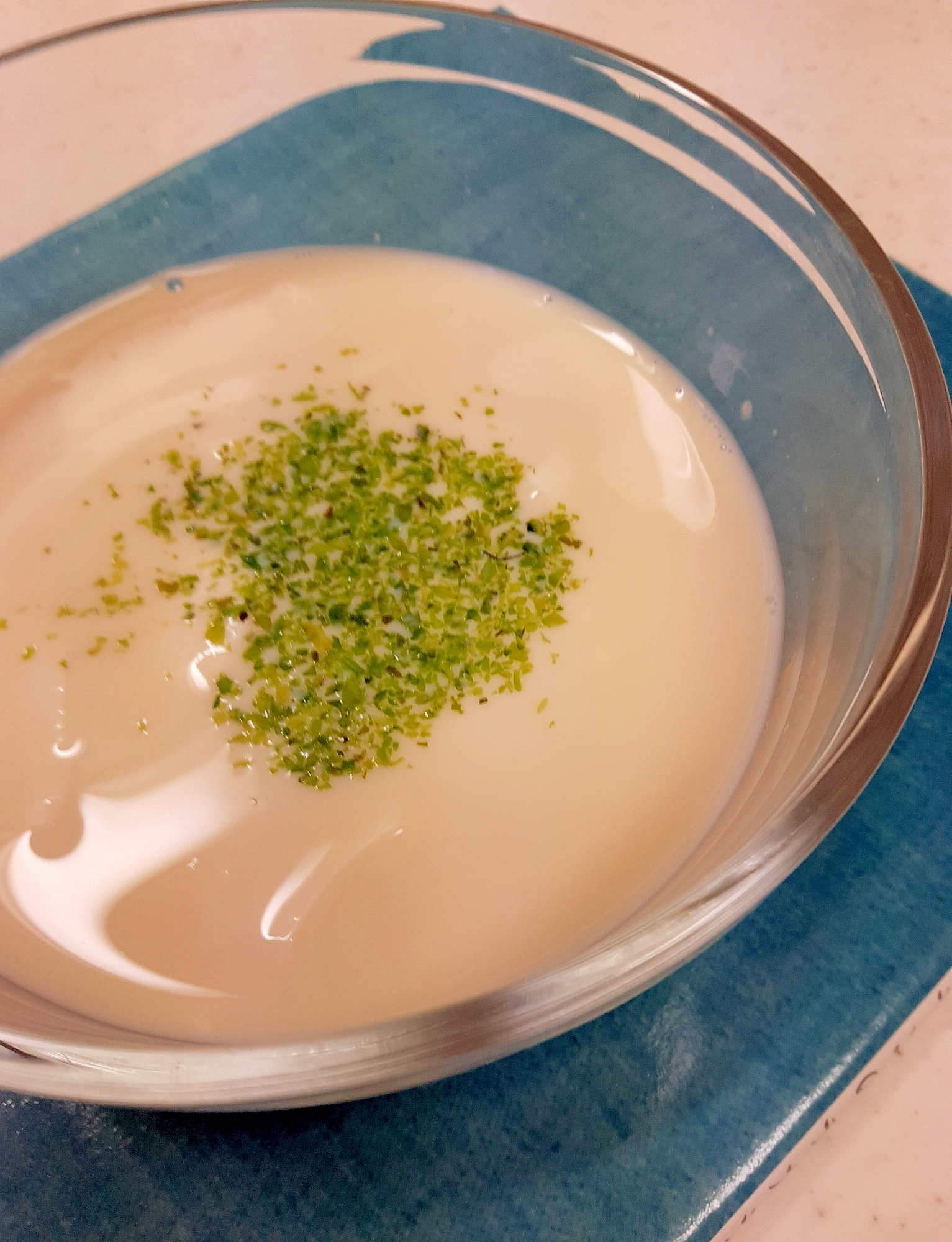 豆腐とアオサ粉で(^^)めんつゆ豆乳スープ♪