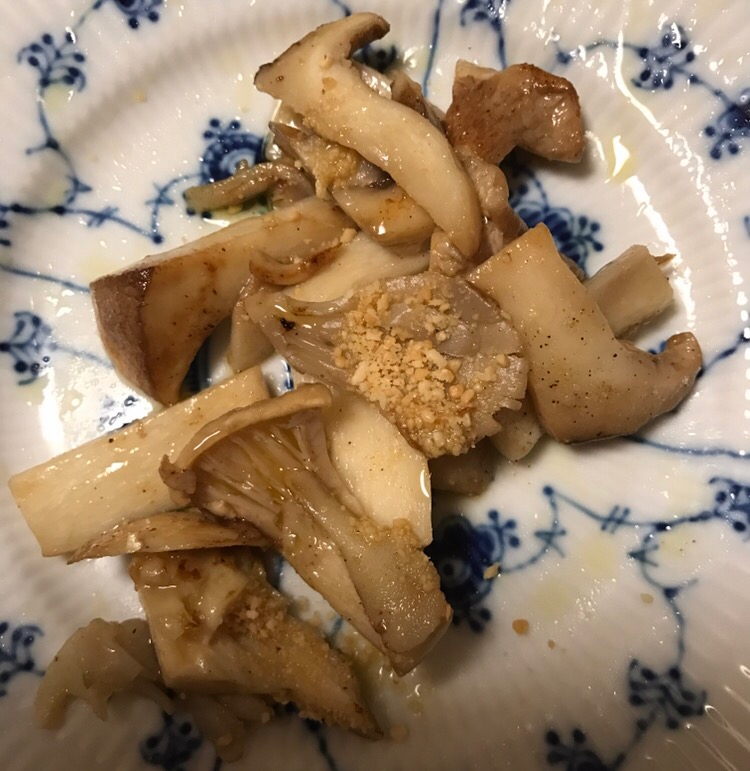 エリンギとピーナッツのバター醤油炒め
