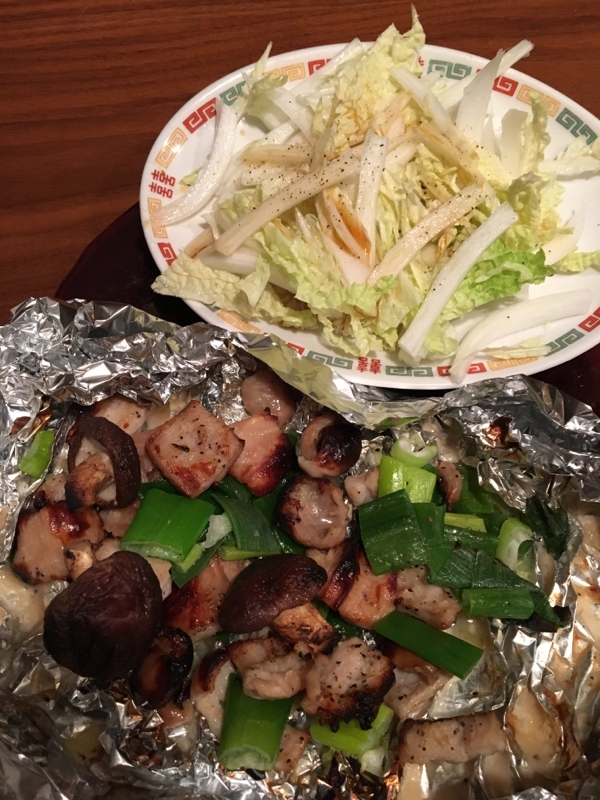 ねぎ塩ホルモンのグリル焼きと白菜のサラダ