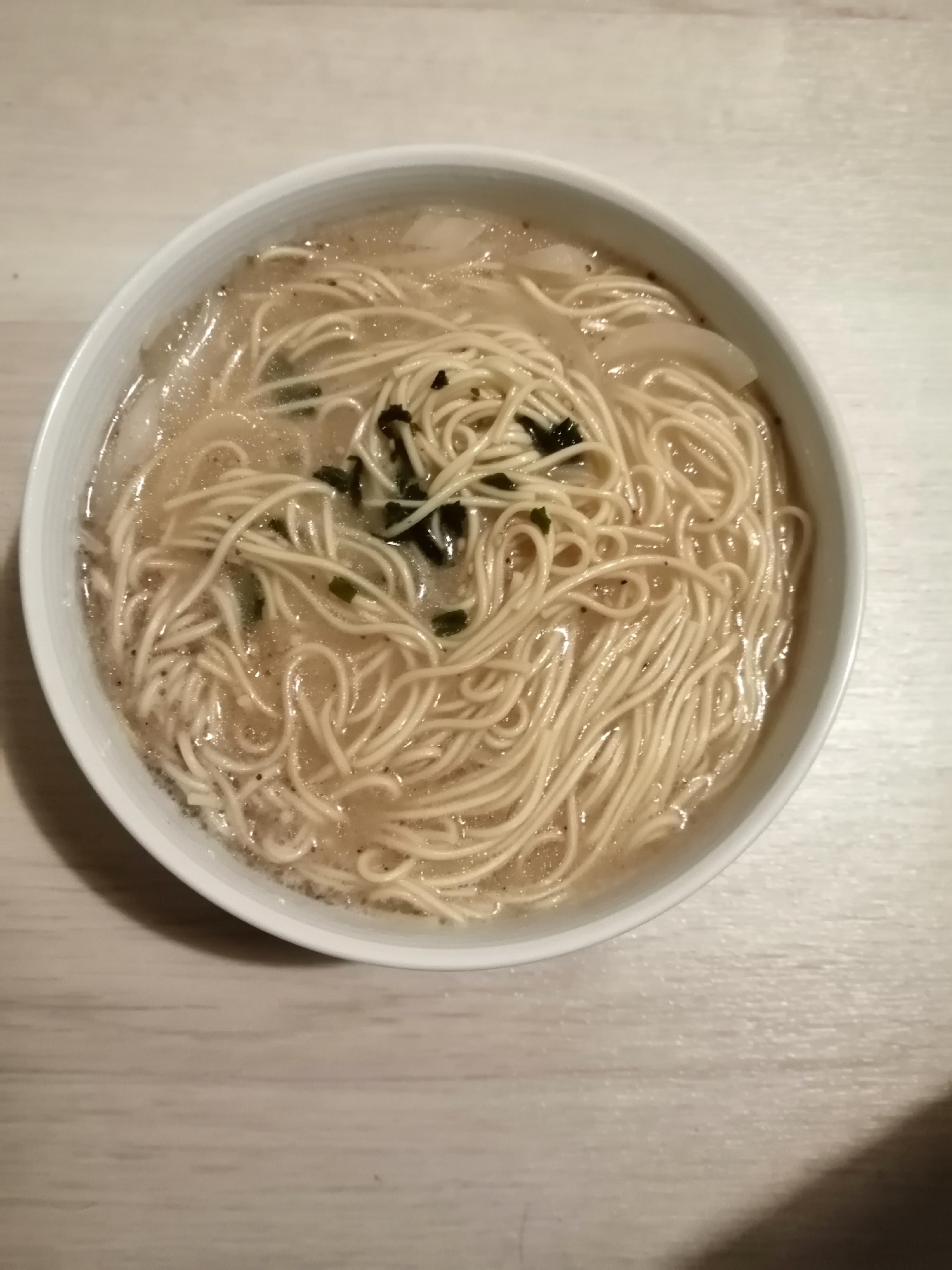 わかめ玉ねぎ熊本ラーメン