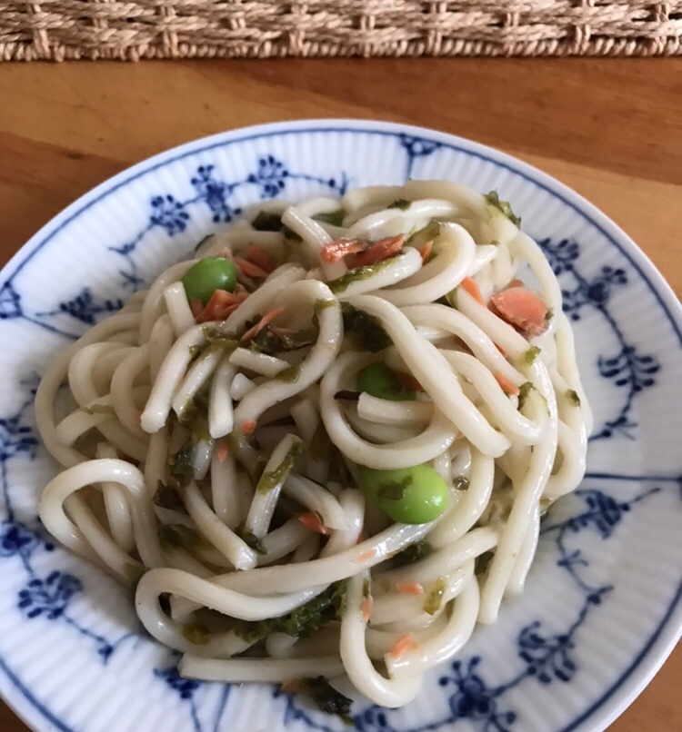 焼きばら海苔と鮭、枝豆のマヨ焼きうどん