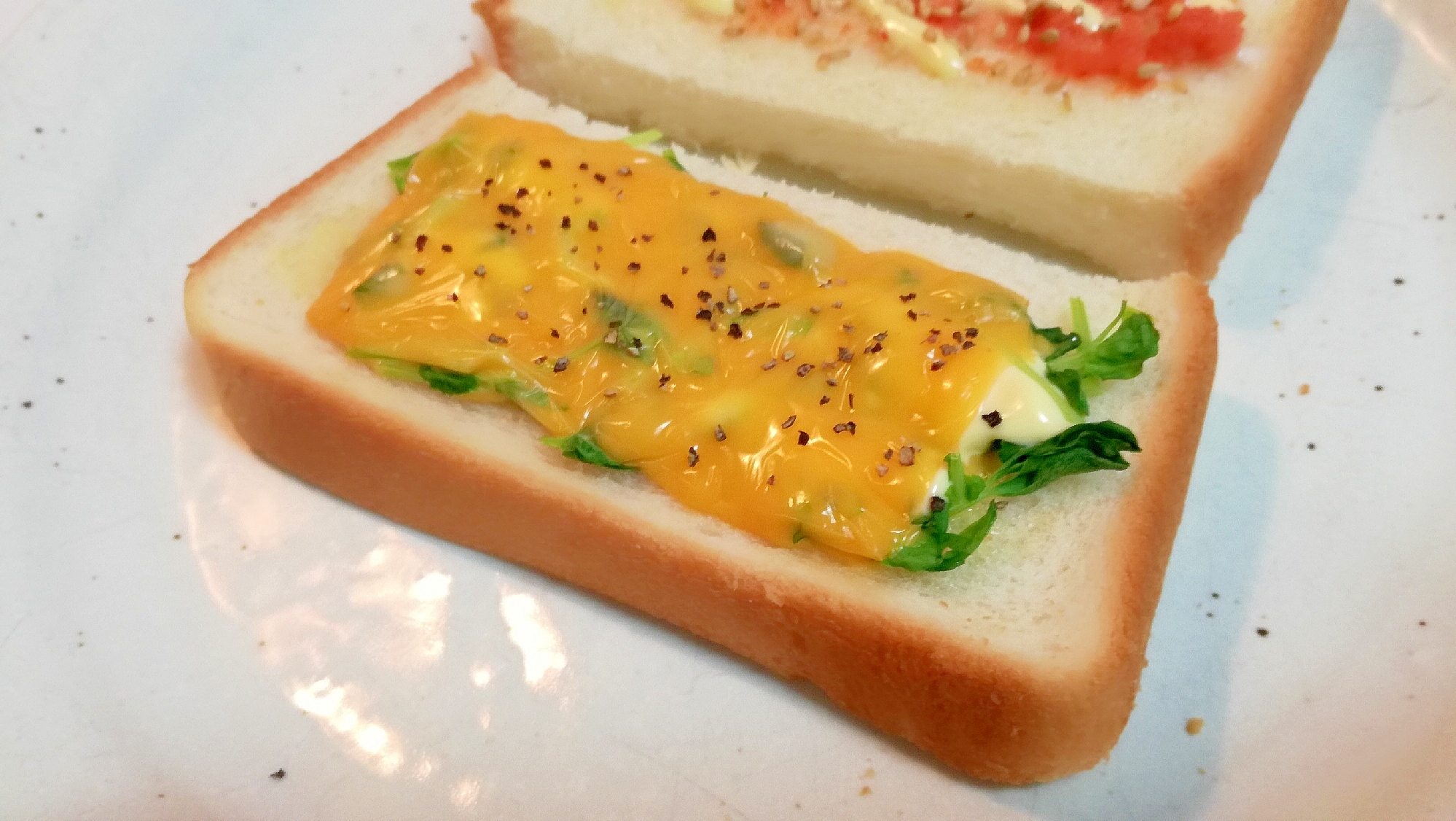 豆苗とチェダーチーズのトースト