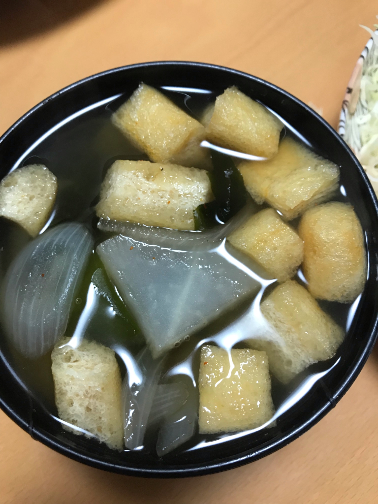 油揚げと大根の豆板醤スープ