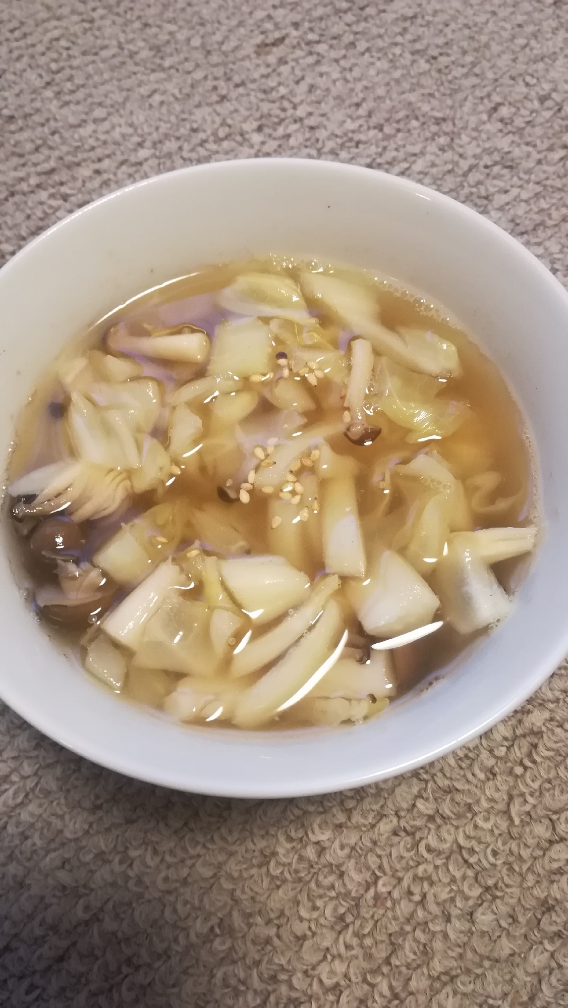 かんたん☆キャベツと玉ねぎとしめじの中華スープ