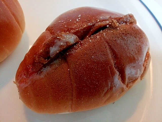 苺ジャムとドライ無花果のミルキーシナモンロールパン