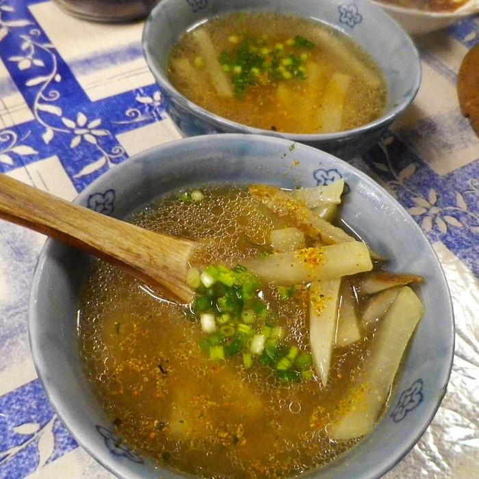 炒め沢庵ごぼうの味噌汁