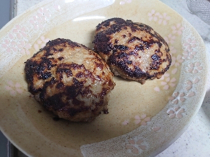 豆腐でヘルシーなハンバーグ、柔らかくて美味しかったです(^^)