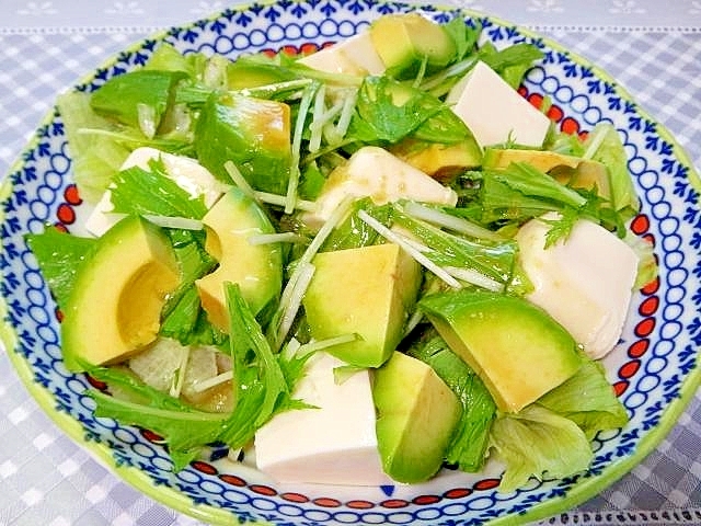 アボカドと豆腐水菜レタスのサラダ