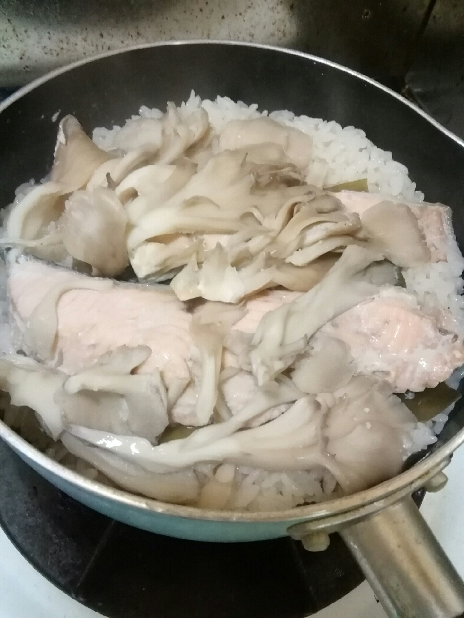 生秋鮭とまいたけの炊き込みご飯