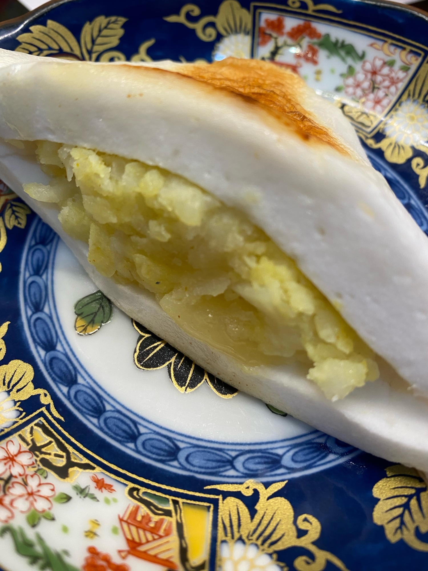 カレー風味のマッシュポテトとチーズのはんぺんサンド