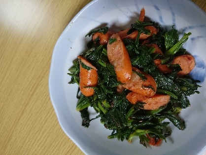 セロリの葉とウィンナーとにんにく炒め