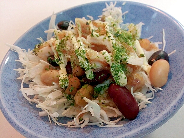 キャベツとサラダ豆とサラダチキンのサラダ