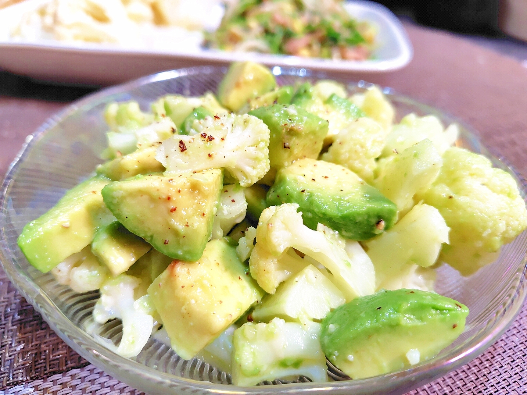 栄養満点♡美肌♡アボカドとカリフラワーのサラダ