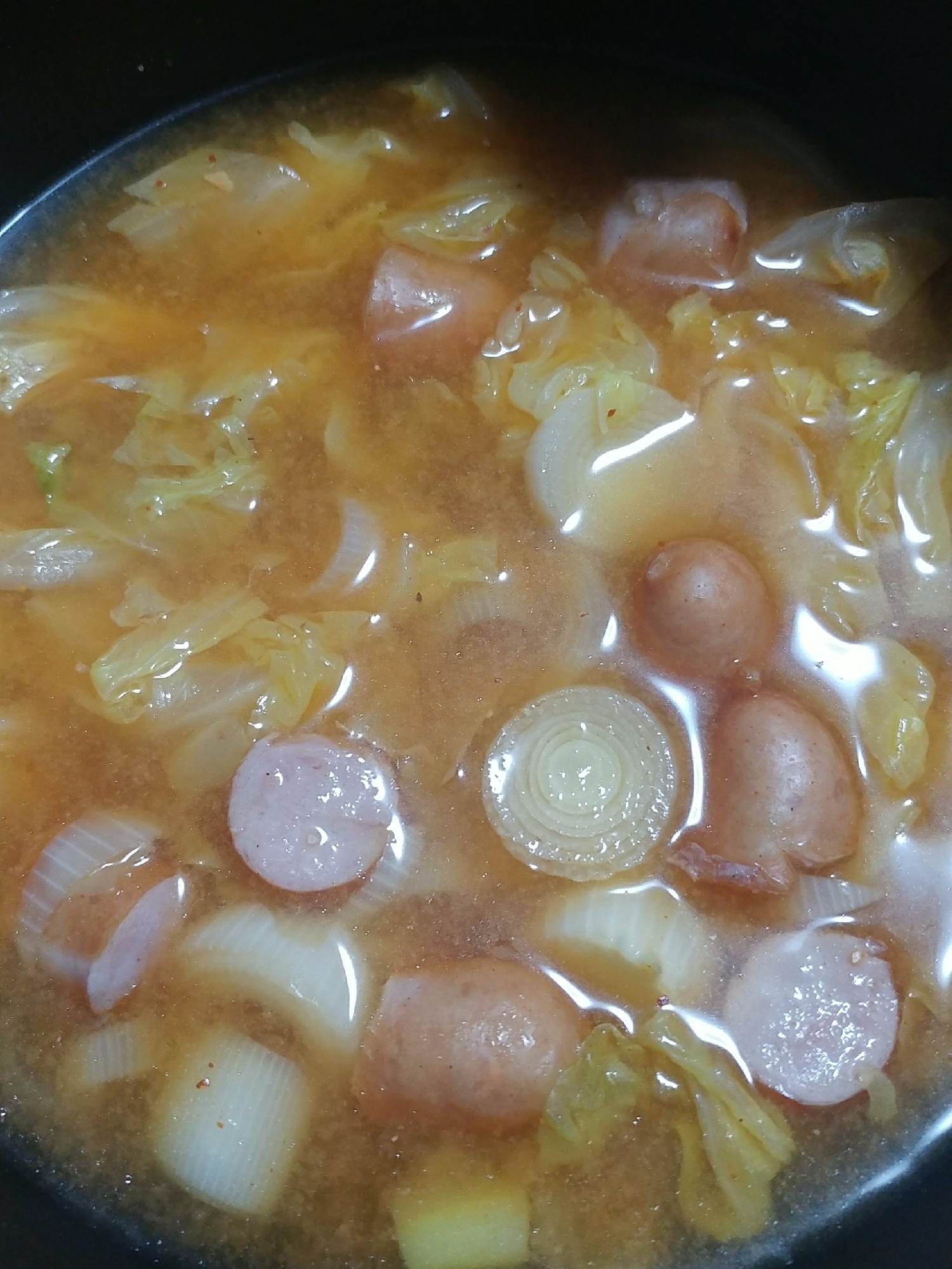 白菜　ネギ　ウインナーの味噌キムチスープ