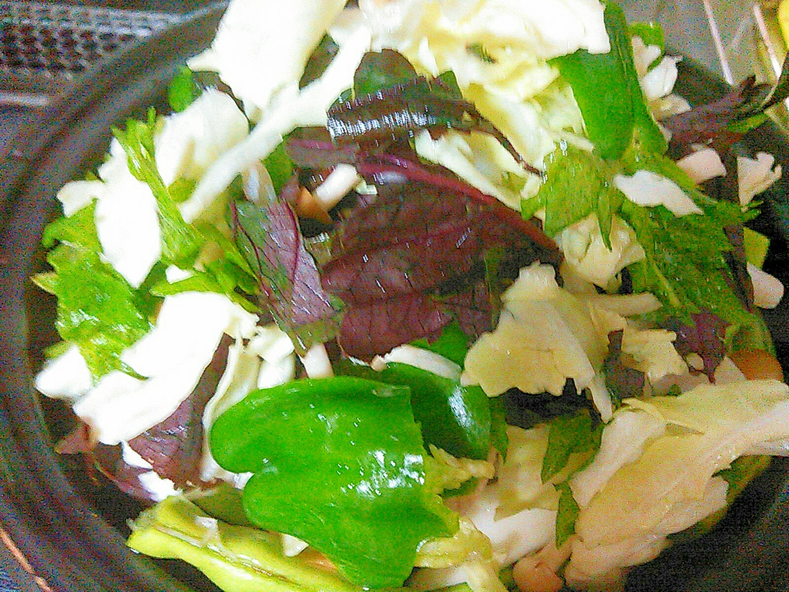 キャベツ紫蘇ピーマンのサラダ
