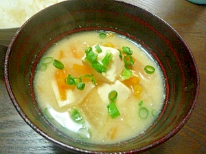 具沢山お味噌汁 新玉ねぎ 人参 豆腐 大根 レシピ 作り方 By ほぉみぃ 楽天レシピ 具沢山お味噌汁 新玉ねぎ 人参 豆腐 大根 レシピ 作り方 By ほぉみぃ 楽天レシピ