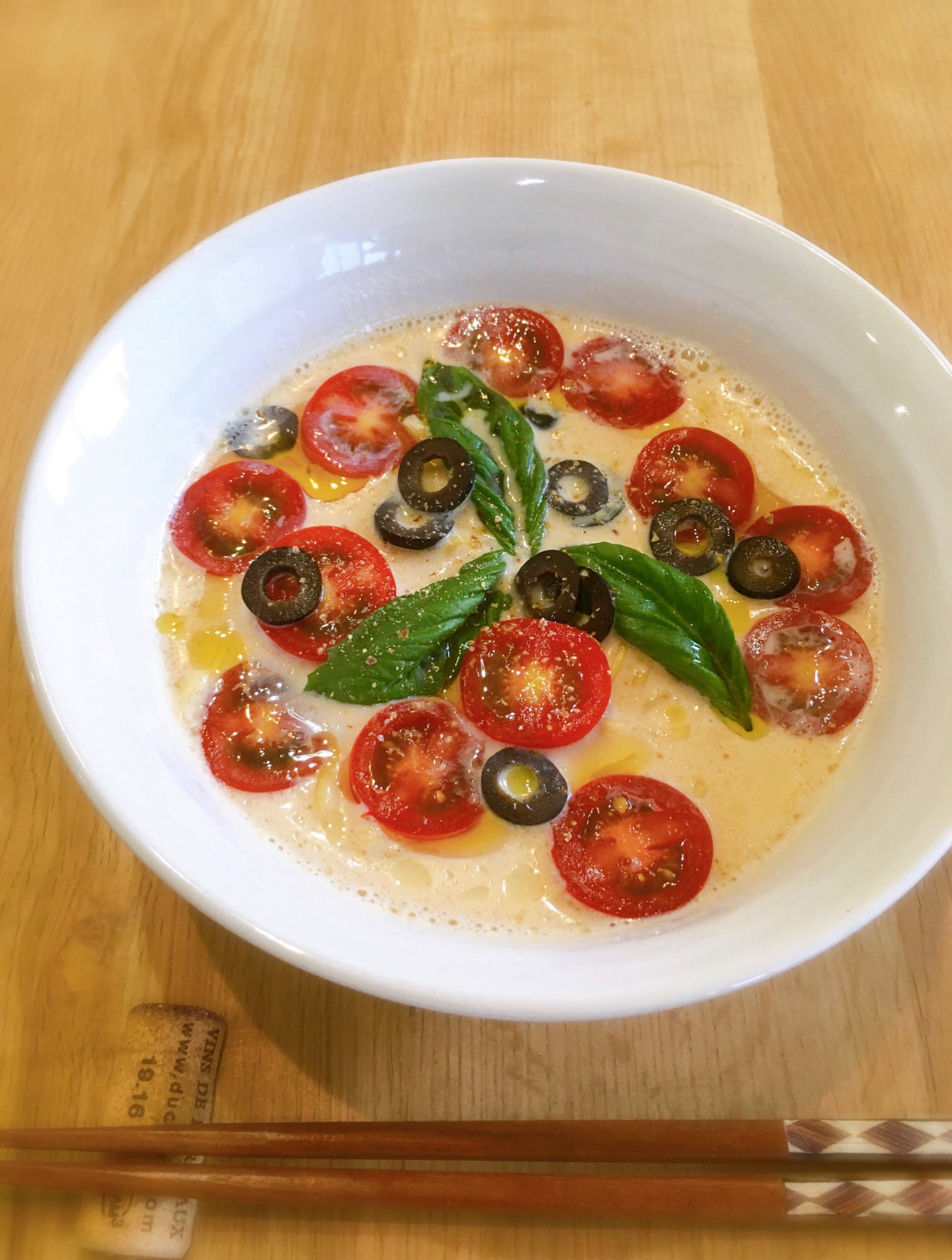 バジル香るトマトミルクラーメン