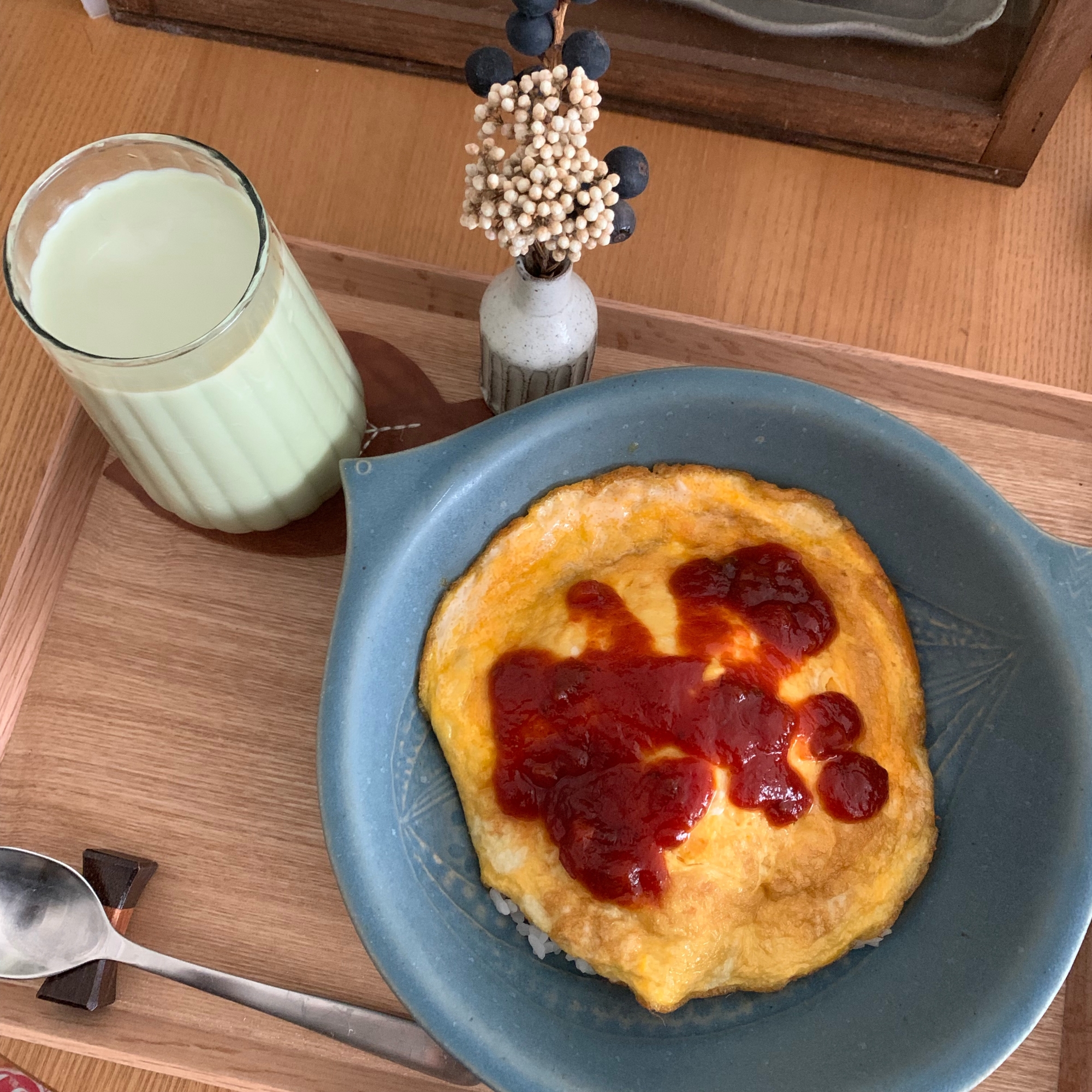 料理苦手でも作れる、チーズ入りオムライス風ごはん。