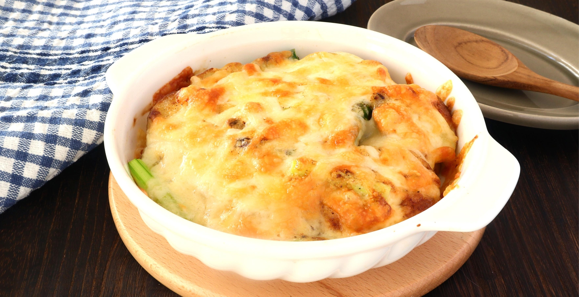 新じゃがいもとアスパラのアンチョビチーズ焼き