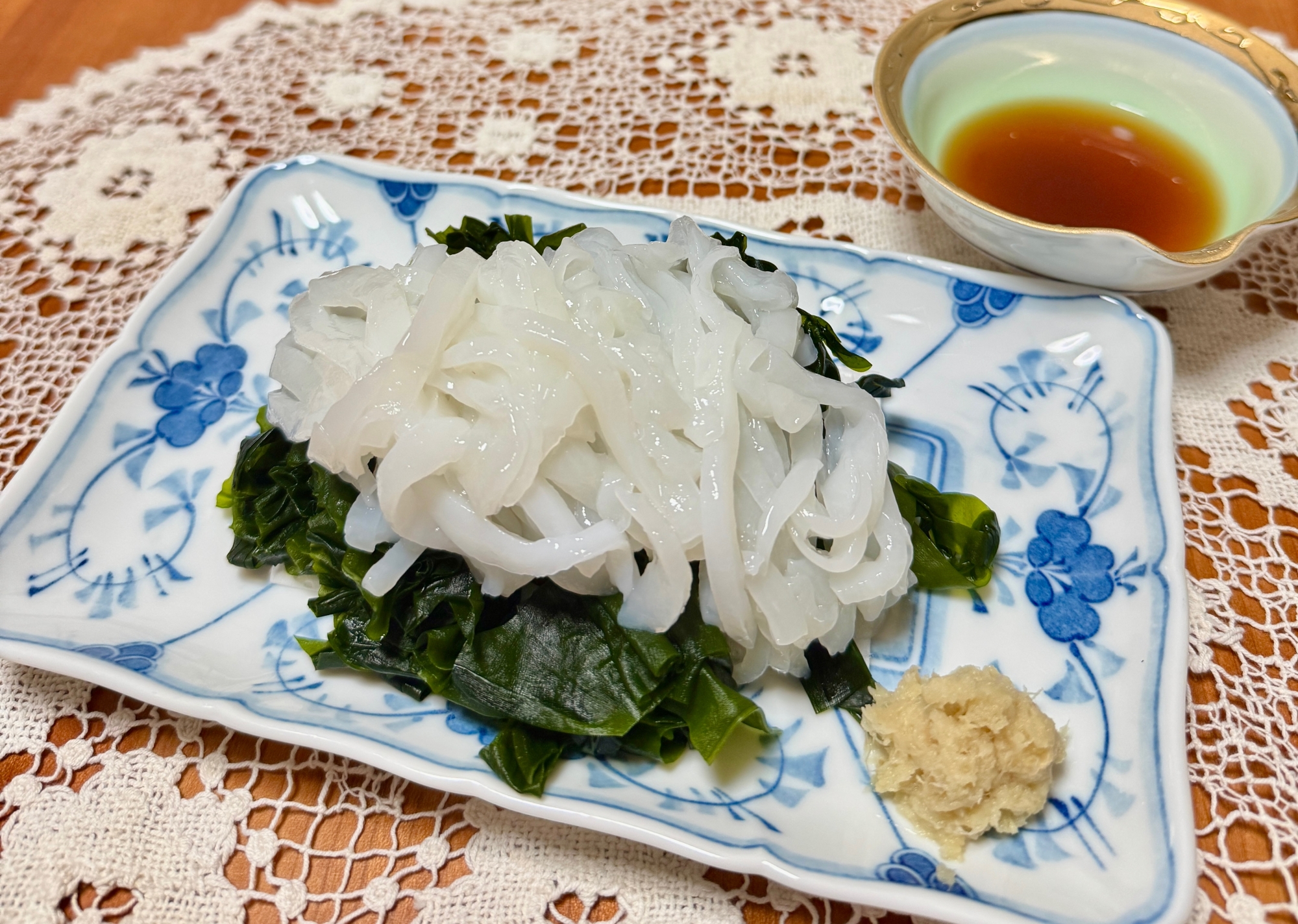 紋甲イカと作り置きの麺つゆで☆函館イカそうめん風