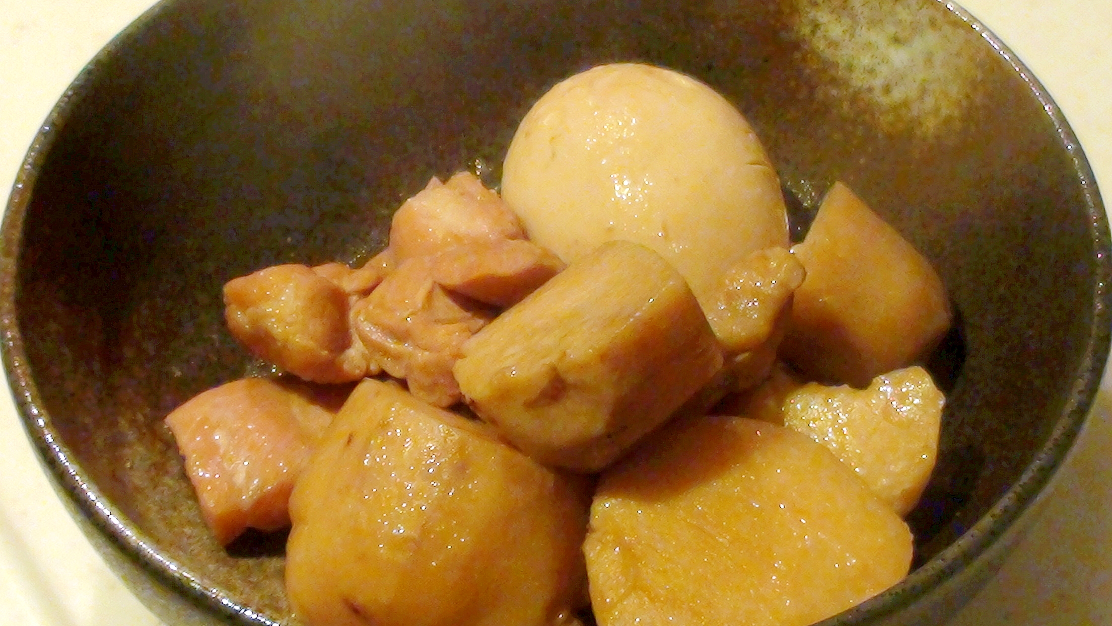 里芋と鶏肉とたまごの煮物