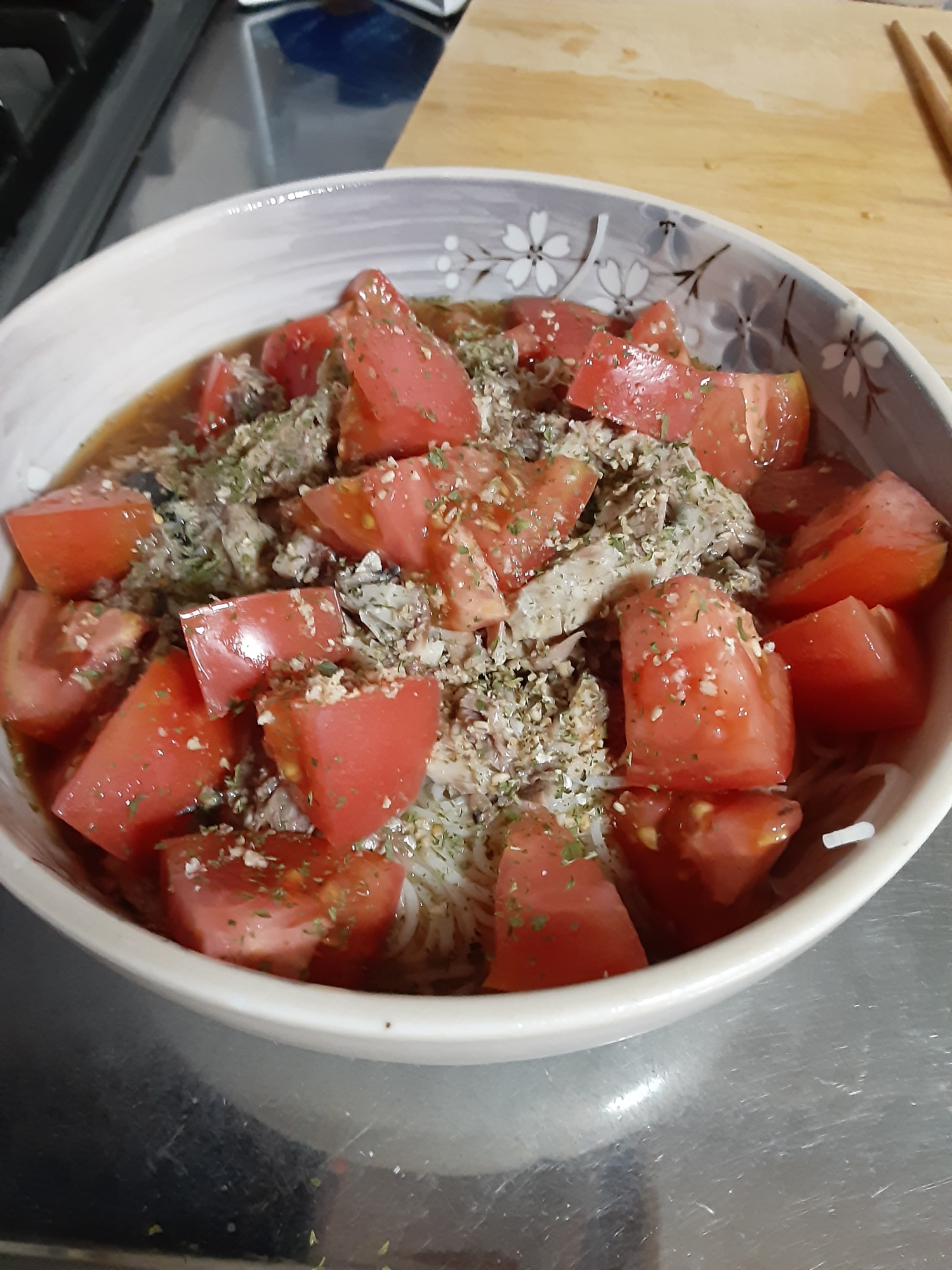 トマトとサバ缶のさっぱりソーメン