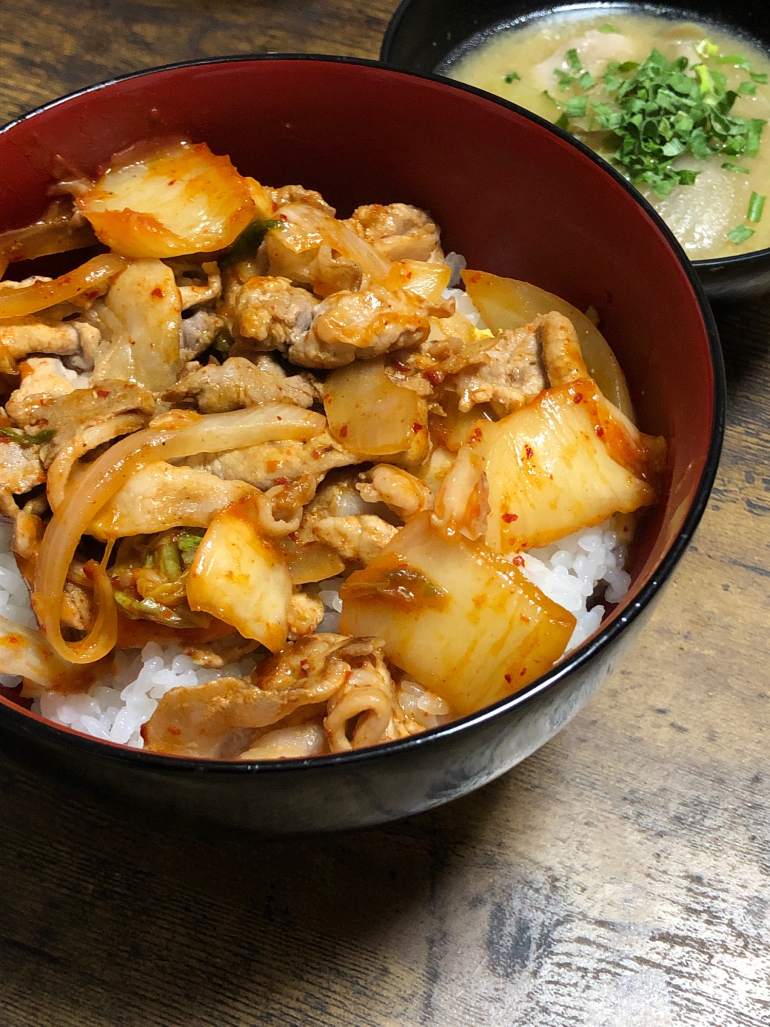 新玉ねぎ入り豚キムチ丼