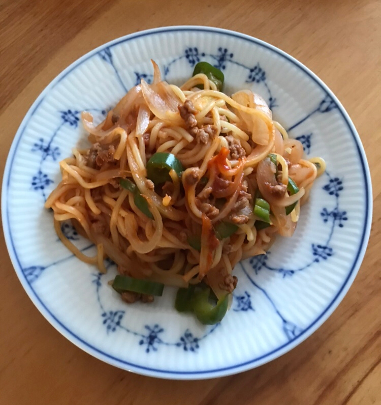 焼きそば麺で大豆ミートのナポリタン風