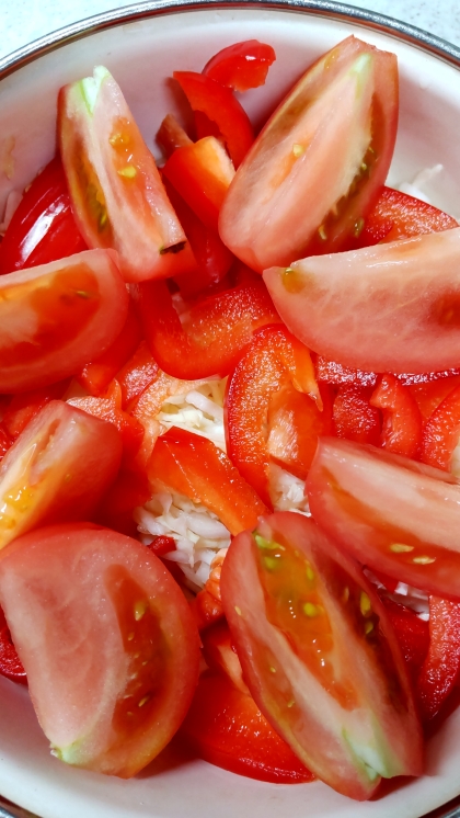 完熟トマトを使って☆キャベツとパプリカのサラダ