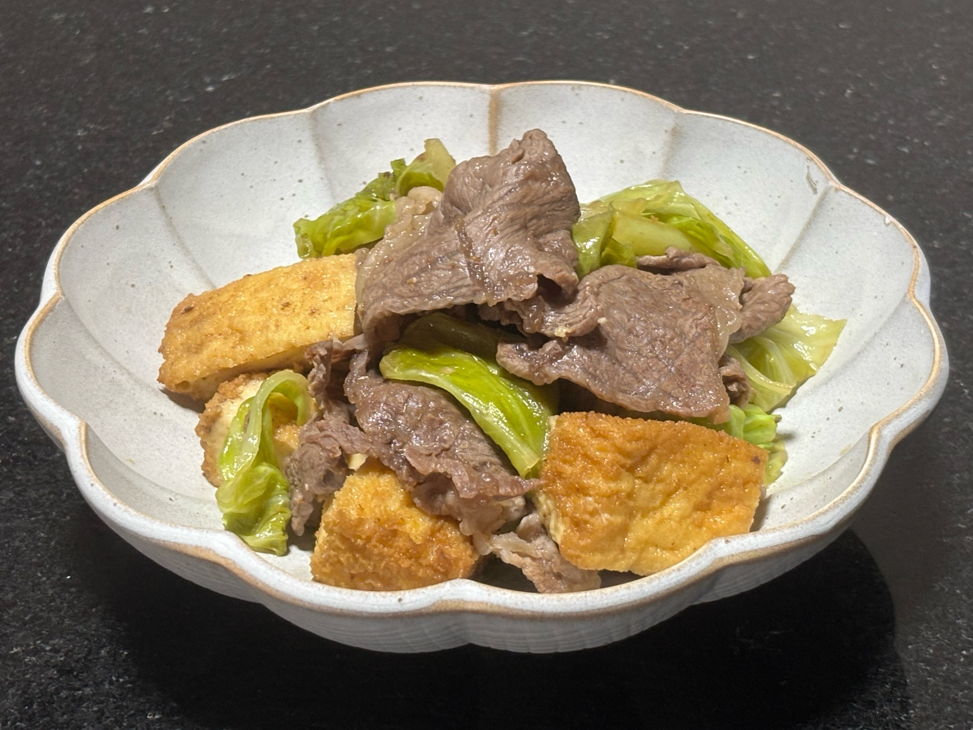 お肉と厚揚げ、キャベツの煮物