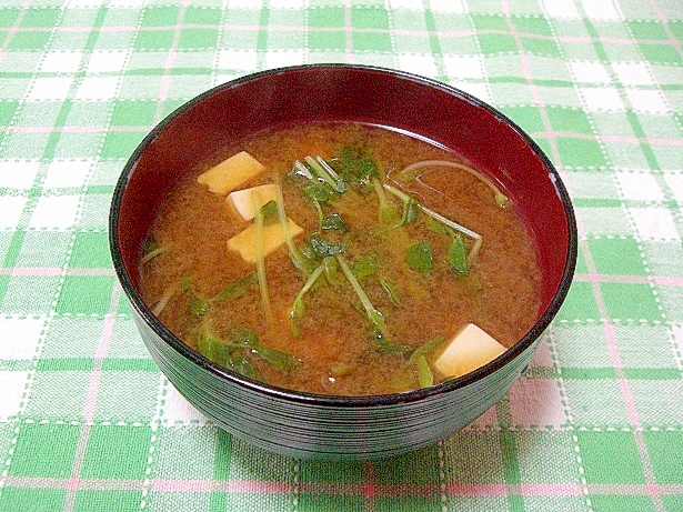 豆腐と豆苗のお味噌汁