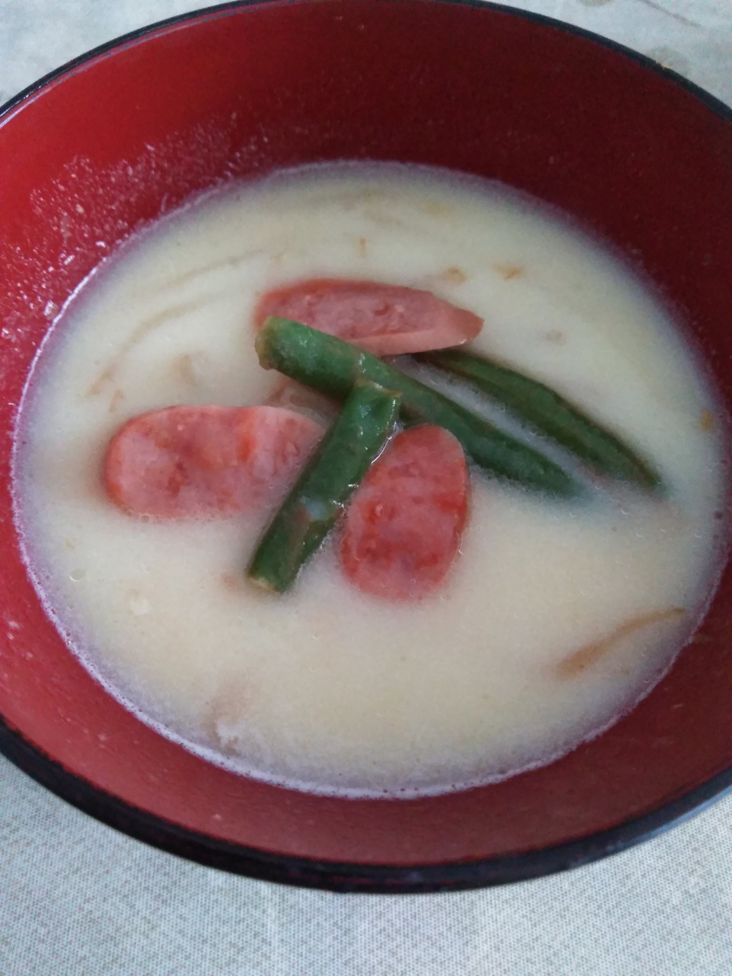 いんげんソーセージの豆乳スープ