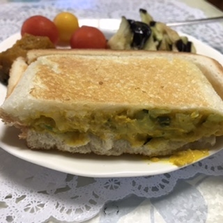 こんにちは。
余ったカボチャのサラダが、美味しくなりました。
チーズ入りで濃厚ですね。
ご馳走さまでした。