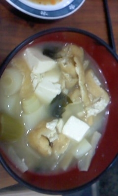 豆腐とわかめって良いですよね。また、寒いときに食べる味噌汁も特別においしい。体も心もほっこりです！