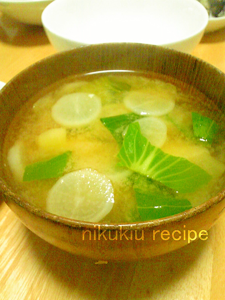 チンゲン菜・大根・じゃがいもの味噌汁