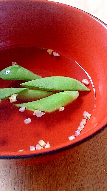 スナップえんどうの柚子風味お吸い物