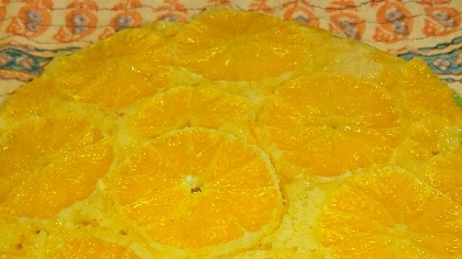 ミカンがたくさん余ってたので、オレンジケーキを作ってみました！ミカンの香りがとってもいい匂いで、ふわふわのスポンジとよくあっていて、すごく美味しかったです！