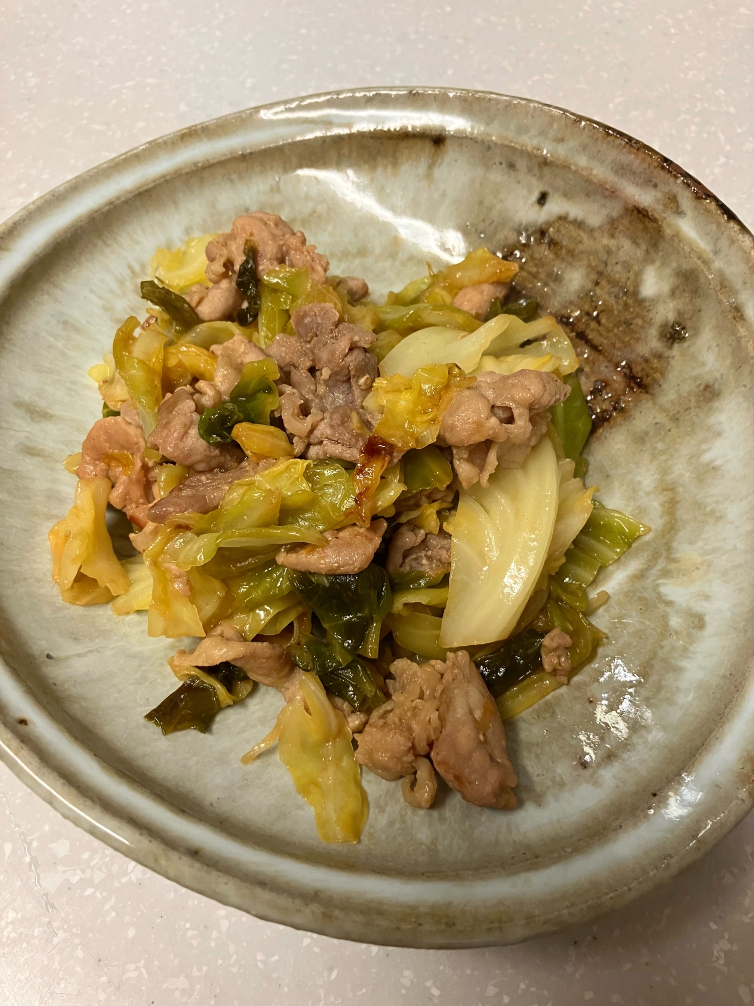 節約レシピ!豚こま肉とキャベツの塩麹炒め