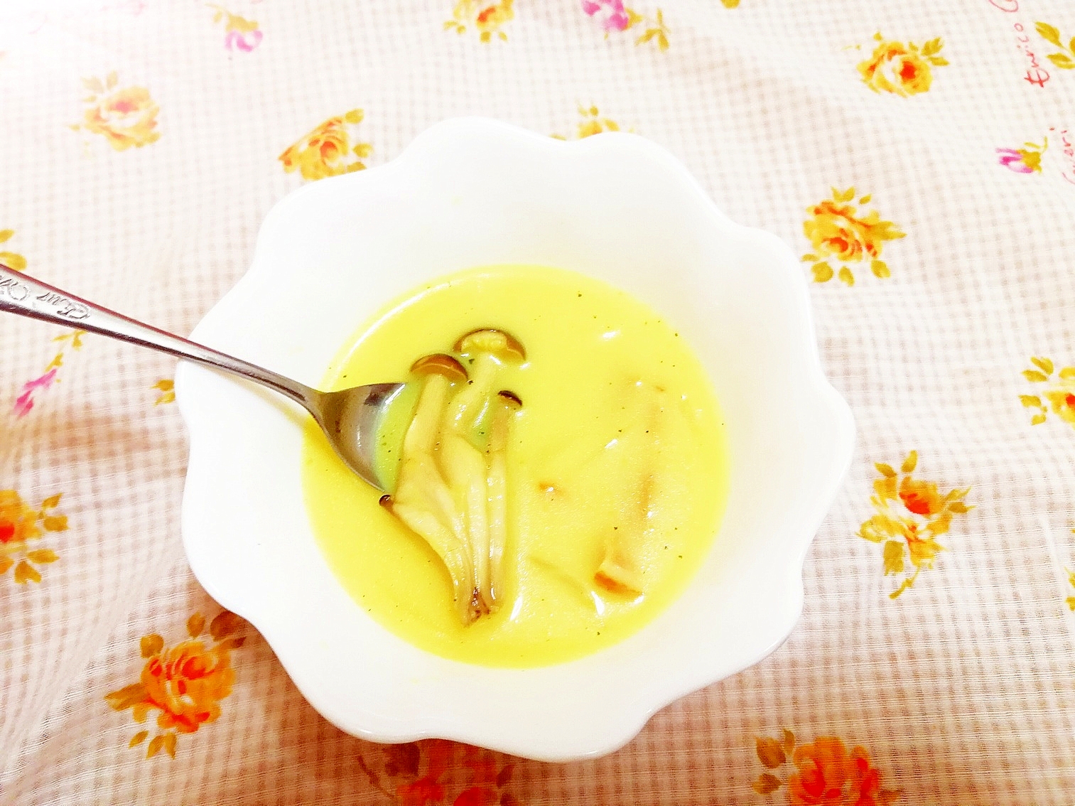 ターメリック風味♪きのことベーコンの豆乳スープ
