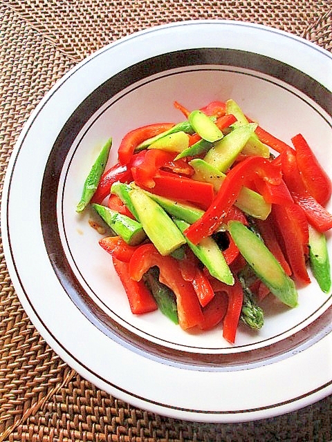 簡単!パプリカとアスパラのレモン炒め