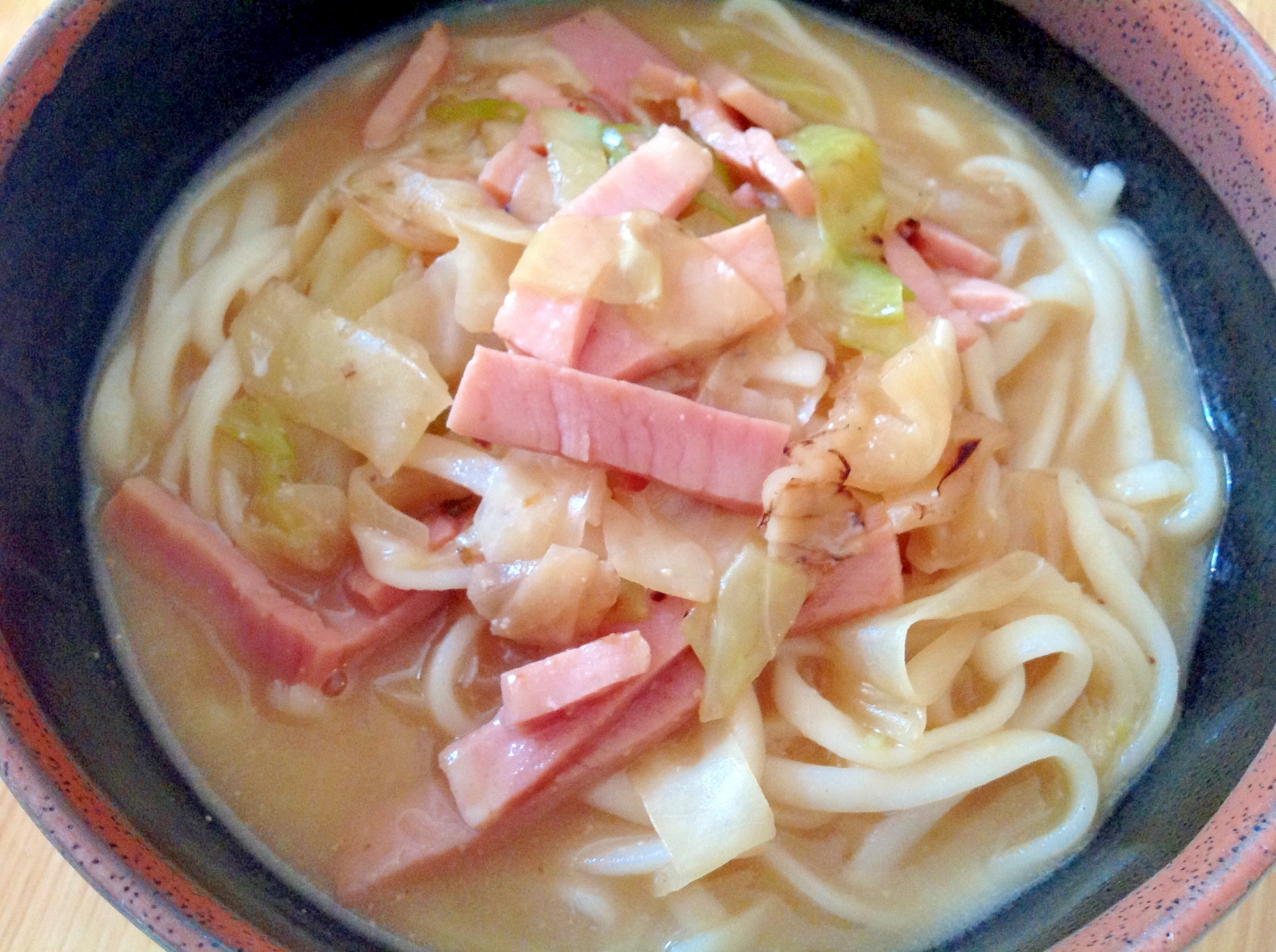 ハムとキャベツの味噌うどん