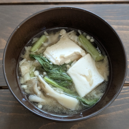豆腐、白菜、椎茸の味噌汁
